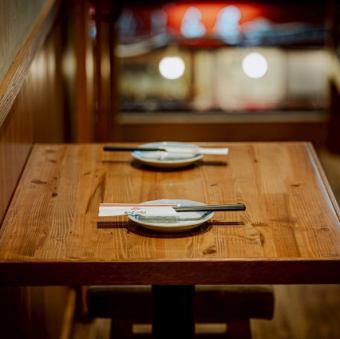 推荐您使用暖帘的半包间,营造出成熟优雅的氛围。可容纳2人以上!