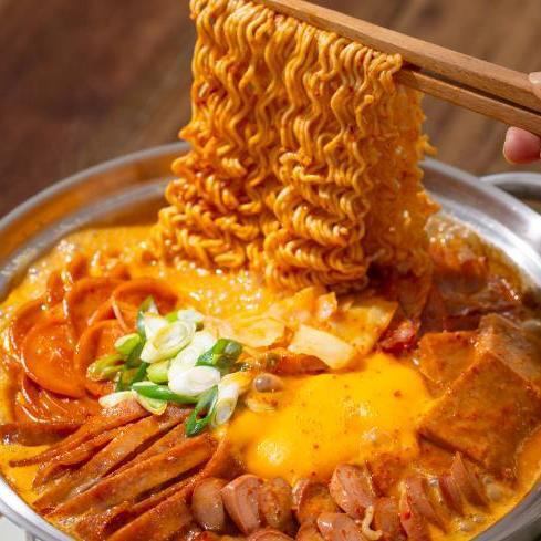 A Korean restaurant where you can enjoy authentic Korean hotpot dishes.