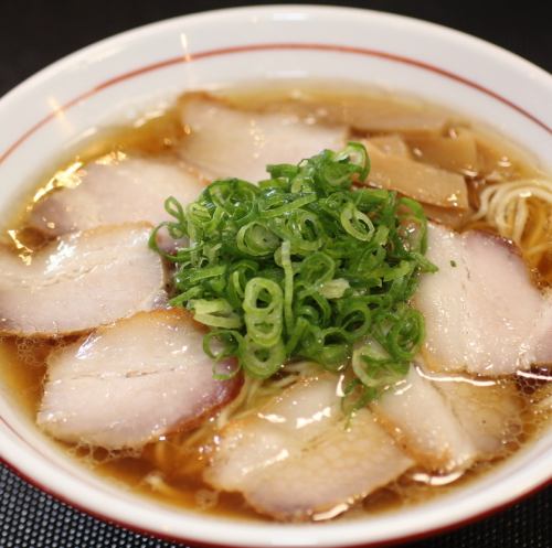 肉盛り醤油ラーメン