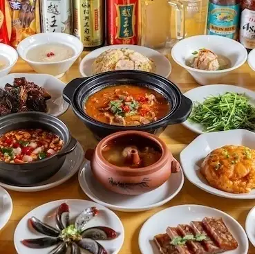 宴会にぴったりな飲み放題付コースで味わう多彩な料理