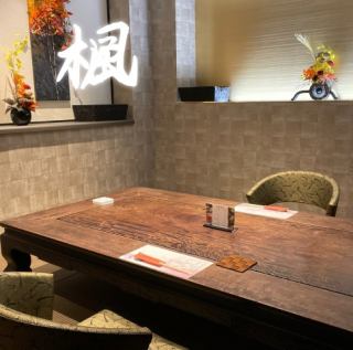 【楓の部屋】座敷タイプの個室を2室ご用意しております。殿様気分で密会？和の雰囲気をお楽しみください！