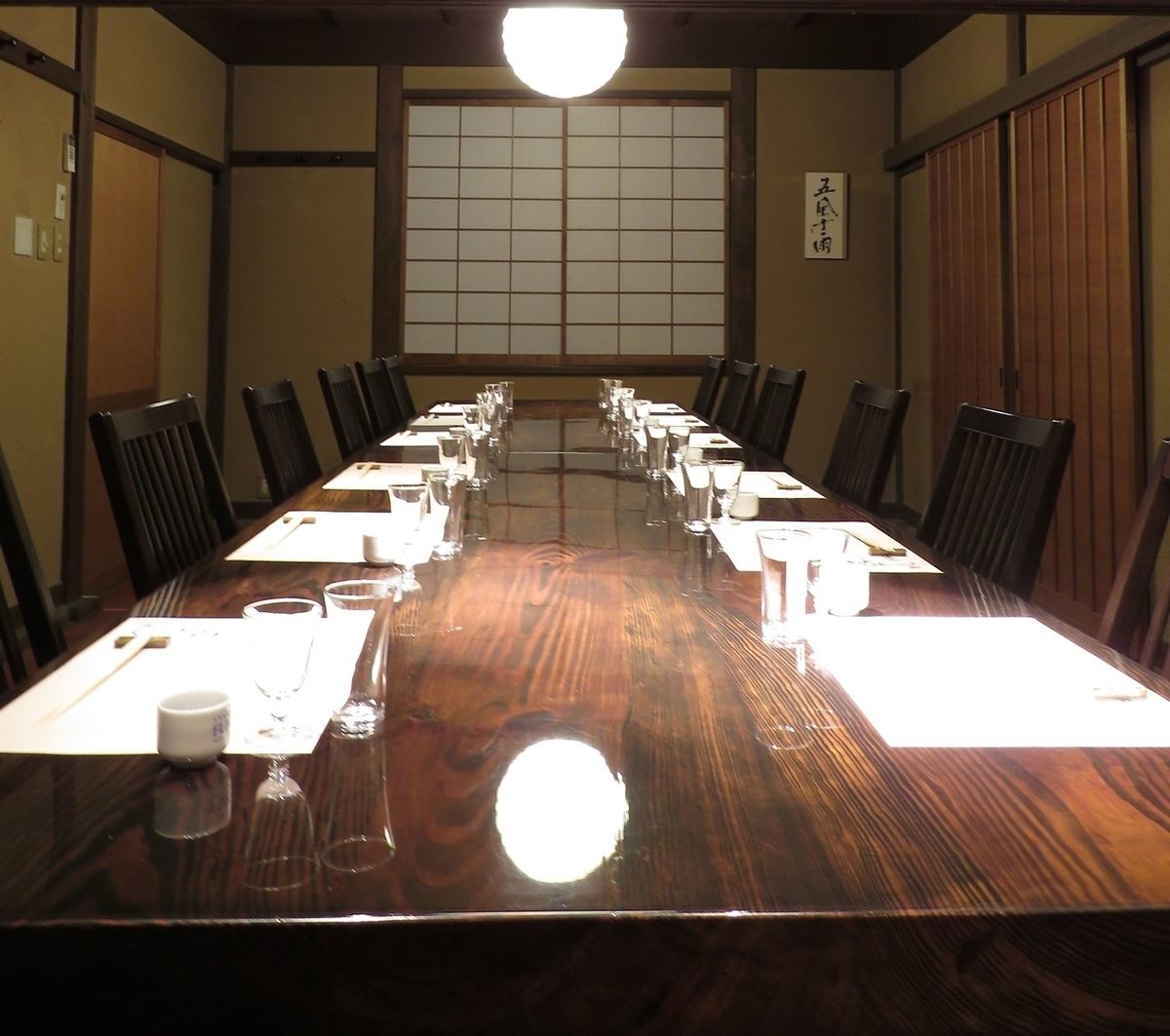 少人数からご利用可能な個室を各種ご用意しております。