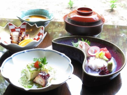 【季節の食材を使用した会席料理】ご宴会、ご慶事、接待などに
