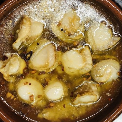 Hokkaido scallops boiled in oil