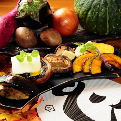 季節ごとに旬の食材を使用し当店の炭料理を掛け合わせたオススメメニューも愉しめます
