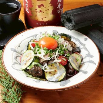 炭焼き鶏と蘭王月見のBLACKシーザーサラダ