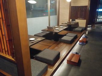 Digging kotatsu table seat on the window side.It can accommodate up to 14 people.