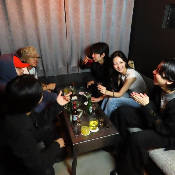 【個室有】グループ利用におすすめ！ゆったりと座り心地のよいソファー席もございます♪女子会や誕生日・記念日の時にぜひご利用ください◎