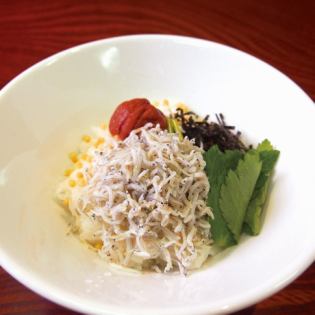 さっぱり梅とシラスの茶漬け