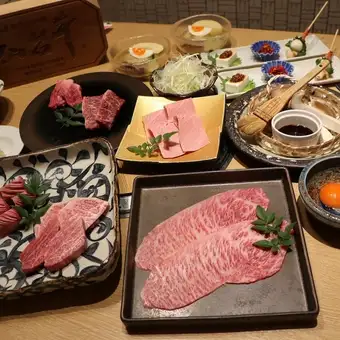 ◆人気No.1贅沢プレミアムコース◆塩上カルビや塩ゲタなど全14品100分飲み放題付き12650円(税込)