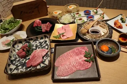 ◆人気No.1贅沢プレミアムコース◆塩上カルビや塩ゲタなど全14品100分飲み放題付き12650円(税込)