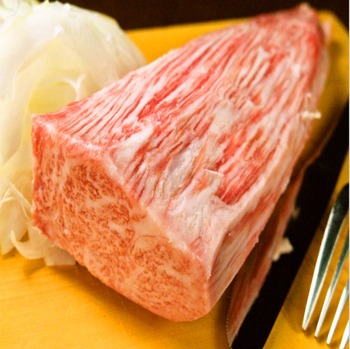 泰山で人気の塩上カルビは絶品すぎ!!!口の中で広がる美味さ…。