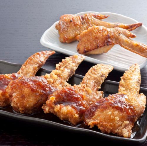 【국산 닭 사용의 저희 가게 명물!】 뼈 빼기 닭날개의 튀김 4개들이 600엔(부가세 포함)