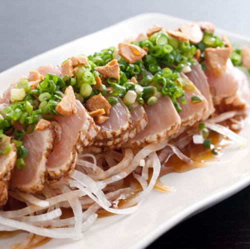 [The original flavor and soft texture of chicken is irresistible♪] Tataki chicken 750 yen (tax included)