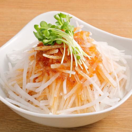 一大份萝卜沙拉