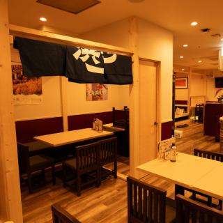 半個室と完全個室完備！プライベート空間でゆっくりお食事をお楽しみいただけます。