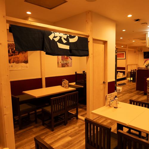 半個室と完全個室完備！プライベート空間でゆっくりお食事をお楽しみいただけます。