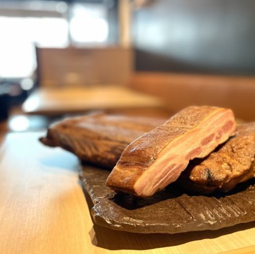 Grilled smoked fragrant Ushiyama bacon and seasonal vegetables