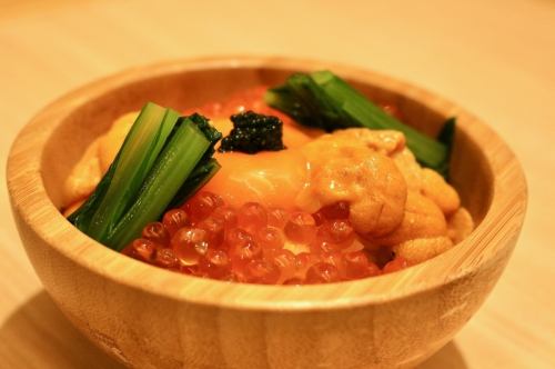 Luxurious hitosara "sea egg over rice" should be eaten once
