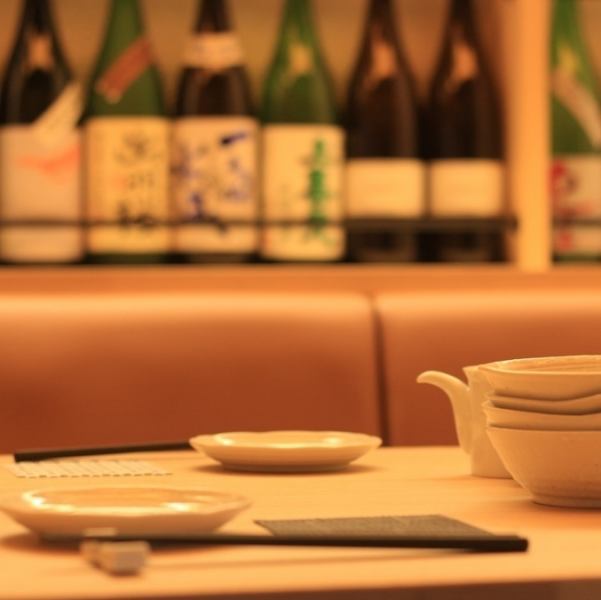 【落ち着く空間が人気の個室で安心安全なお食事・ご宴会！】ゆったりご利用頂ける個室をご用意♪テーブル席と掘りごたつ席、それぞれを人数に応じてお使いいただけます。幅広いシーンでご利用OK◎