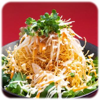 Crispy noodle salad with komatsuna delivered directly from farmers