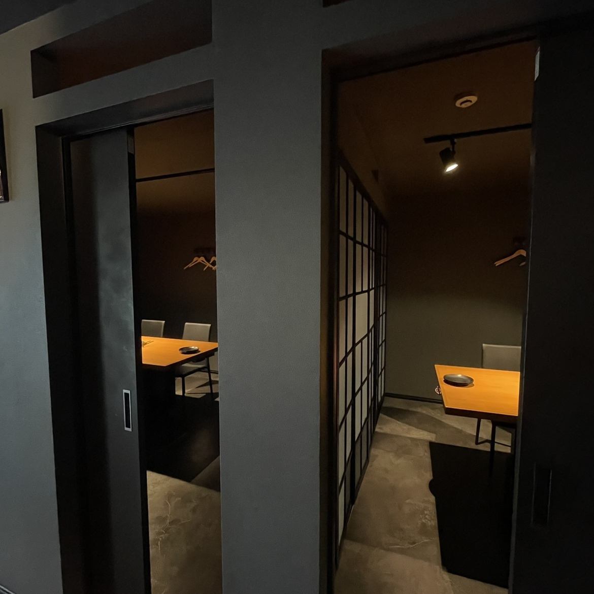 The interior of the store is chic, with a black motif.Fully equipped private rooms for a relaxing stay.