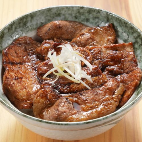 【1日10食限定の復刻丼!炭火で焼き上げる北海道の味】「ぶたまろ」の豚丼