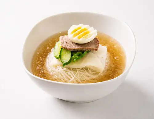 自家製水冷麺と韓国料理で締める食事の楽しみ！