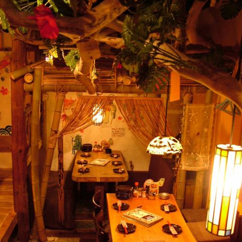 Ryukyus style banquet ♪ Cozy atmosphere of tropical country!