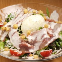 Caesar salad with raw ham