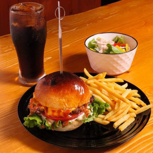 お昼のバーガーセット