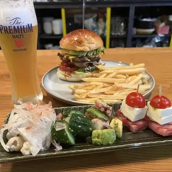 We are now accepting reservations for our evening burgers! 2500 yen → 2300 yen