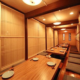 宴会の貸切もご利用いただけます!30名様~最大50名様の貸切に対応しております!1週間前までにご連絡ください。仲間との特別な集まりや、会社の宴会、イベントの打ち上げなど様々なシーンに幅広くご利用いただけます。お気軽にお問い合わせください!