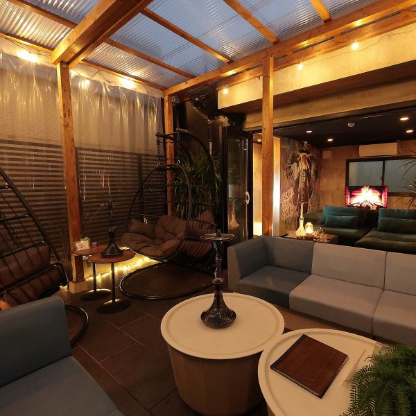 【梅田の隠れ家】東通りのすぐ裏手の通りにあります♪5階は完全プライベート空間♪2次会・貸切利用にも◎大人だってはしゃぎたい!!ここ梅田で一番幻想的★テレビやゲーム、トランプなど遊べるコンテンツも盛りだくさん♪BAR Chillで思う存分お楽しみください!