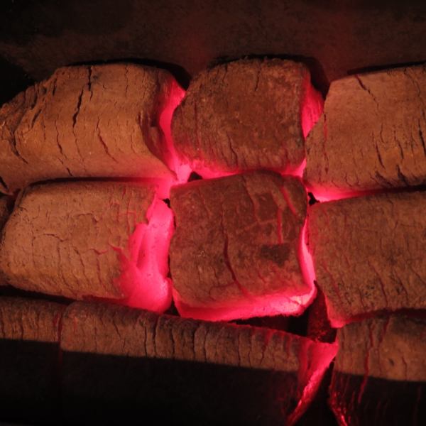 To bake delicious meat, we add wrapped coffee and warm charcoal.