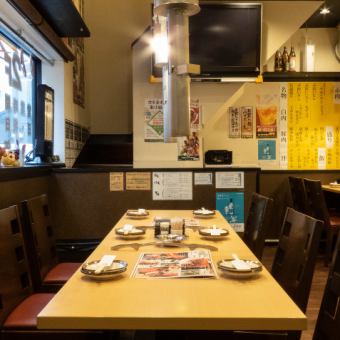 It's open until 24:00, so it's easy to stop by on your way home from work.There is also an all-you-can-drink course, so sit around the table with your friends and family while enjoying alcohol and a hearty portion of yakiniku.