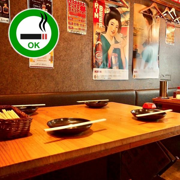 【お席で喫煙OK◎昔ながらの大衆居酒屋】お仕事帰りのサク飲みにも最適！古き良き時代の日本を連想させるポスターが各所にございます♪大衆酒場の雰囲気も大切にしている当店。美味しいお料理とお好みのお飲み物をお楽しみください！