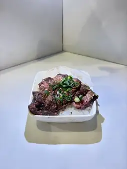 秘伝タレの牛ハラミ丼/葱間一本焼鳥丼/濃厚ダレのアヒポキ丼