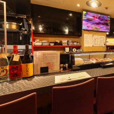 カウンター席です。少人数の飲み会やお一人様も大歓迎しております。