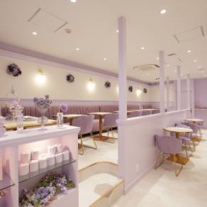 インテリアや照明での演出にもこだわった店内はリラックス空間です！