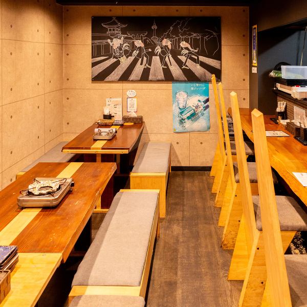 【雰囲気◎のキレイな店内】お手製の黒板アートがお出迎え◎木の温もりを感じることができるあたたかい雰囲気が魅力。お一人様からデートやプライベート宴会・会社宴会・貸切まで様々なシーンでご利用いただけます。