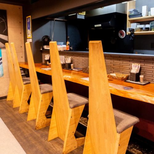 <p>【カウンターはデートにぴったり◎】しっとり飲みたい方もこちらへ…オープンキッチンで目でも絶品料理を楽しめます★</p>
