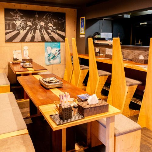 ウッディーでお洒落な店内