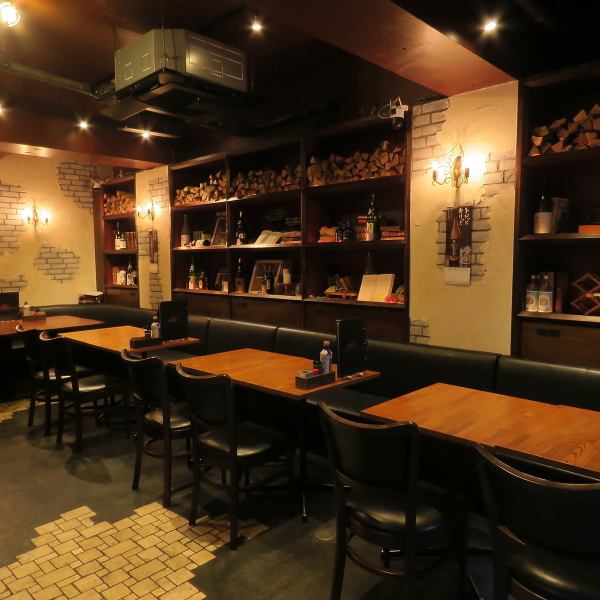 【多様なシーンに対応】女子会から宴会まで！使い勝手抜群の席◇広々としたテーブル席は、小規模な集まりから大規模な宴会まで、人数に合わせて柔軟に対応可能です。女子会にもぴったりで、会話も弾みます♪プライベートな飲み会はもちろん、職場の宴会まで、使い勝手の良さが多くのお客様に喜ばれています！