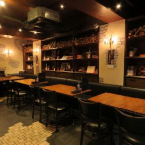 宴会で利用しやすいテーブル席です♪