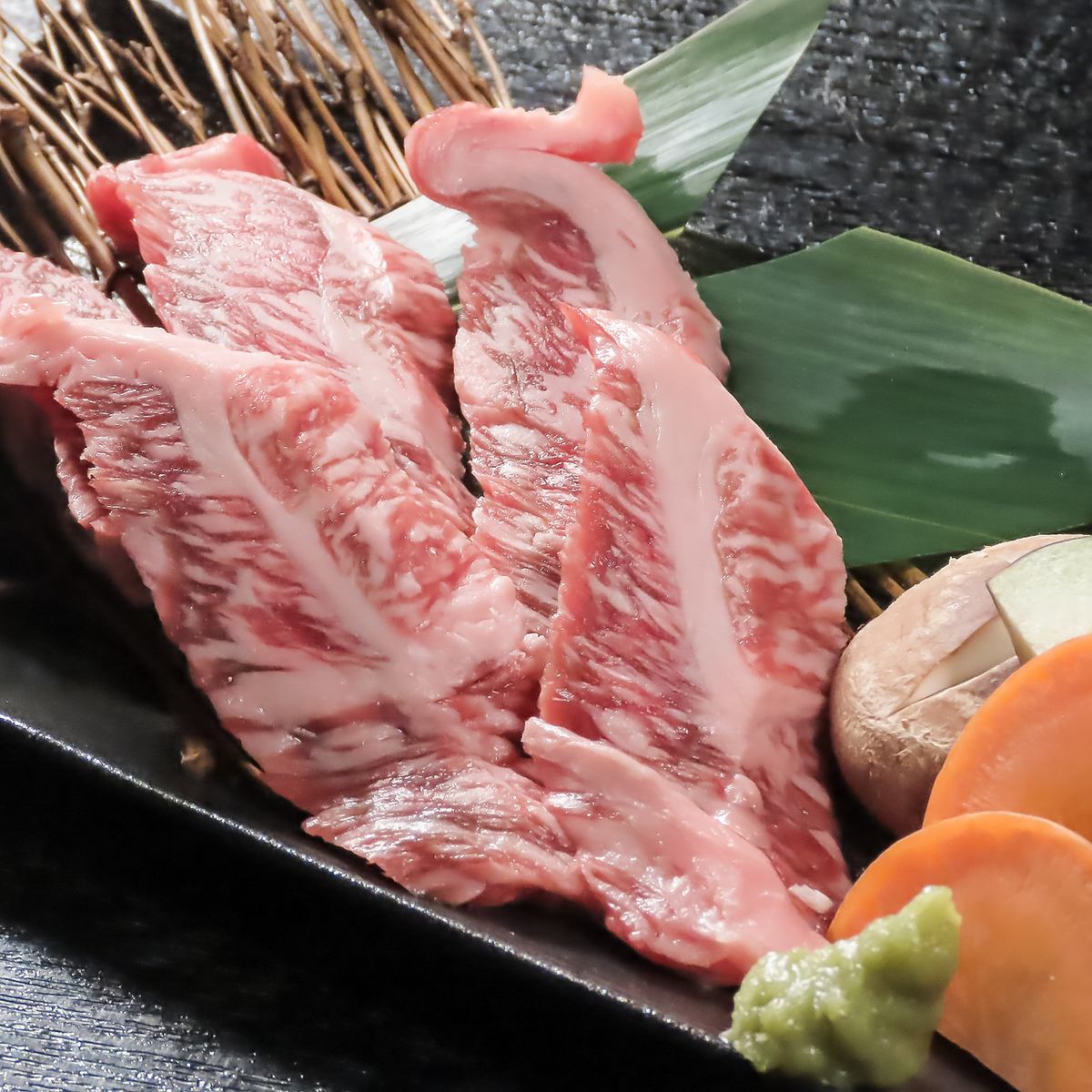 东京都内只有不到1%的餐厅有这种牛肉！他们还提供稀有的和水厚牛肉。
