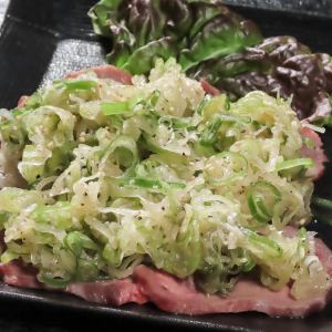 Overflowing green onion salted beef tongue