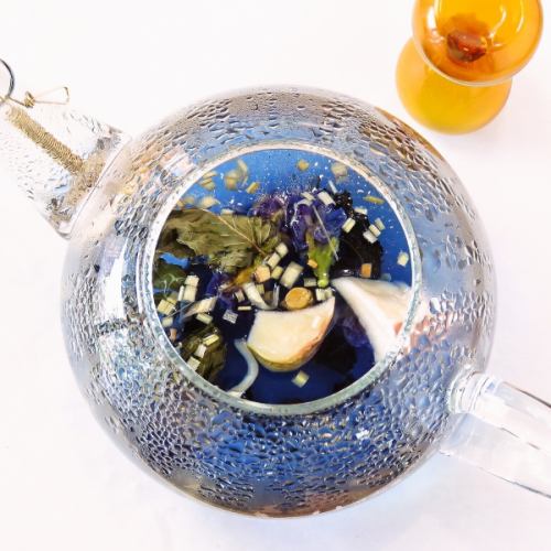 Enjoy herbal tea with all five senses♪