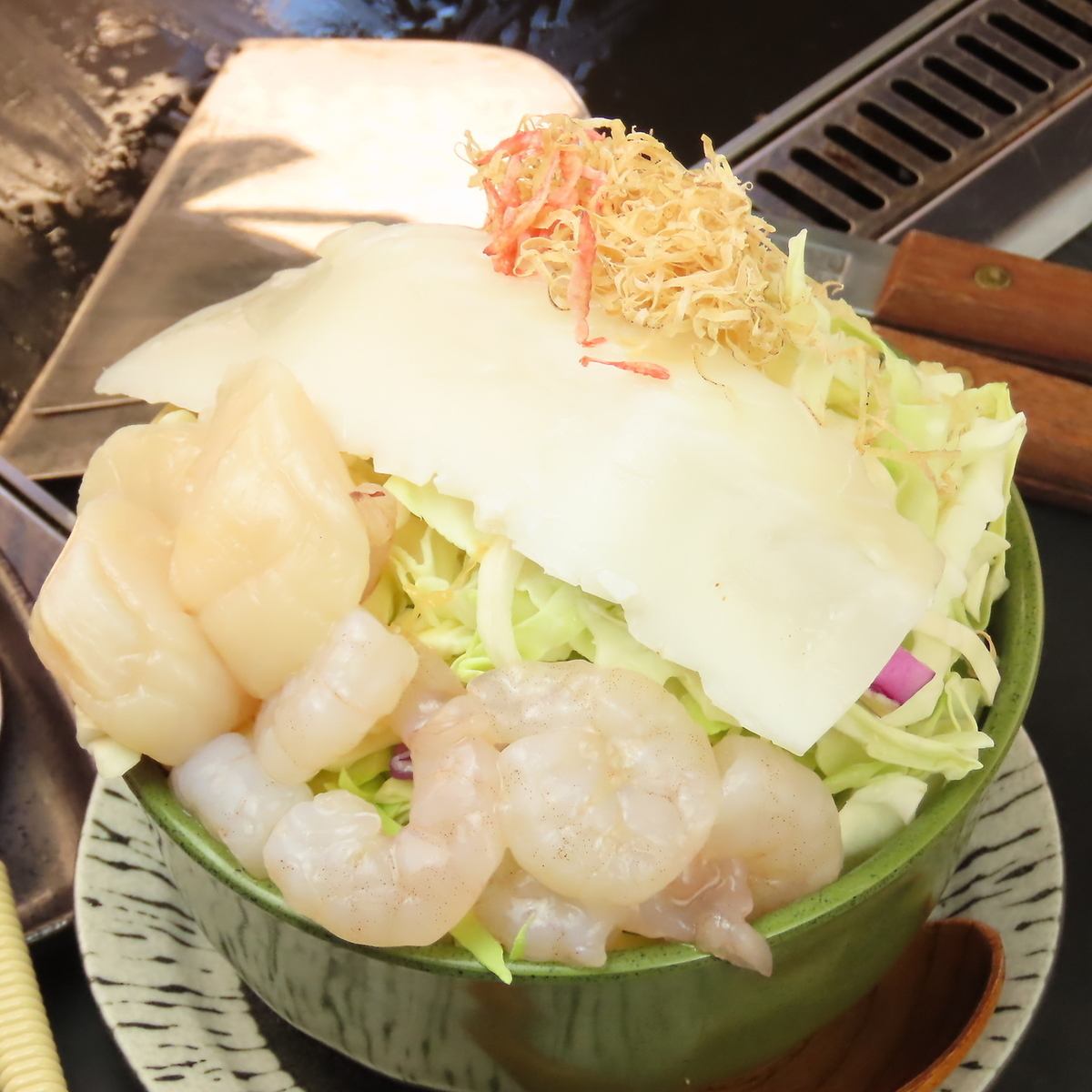 お好きなもんじゃに自由にトッピングを選びお好みのもんじゃに♪