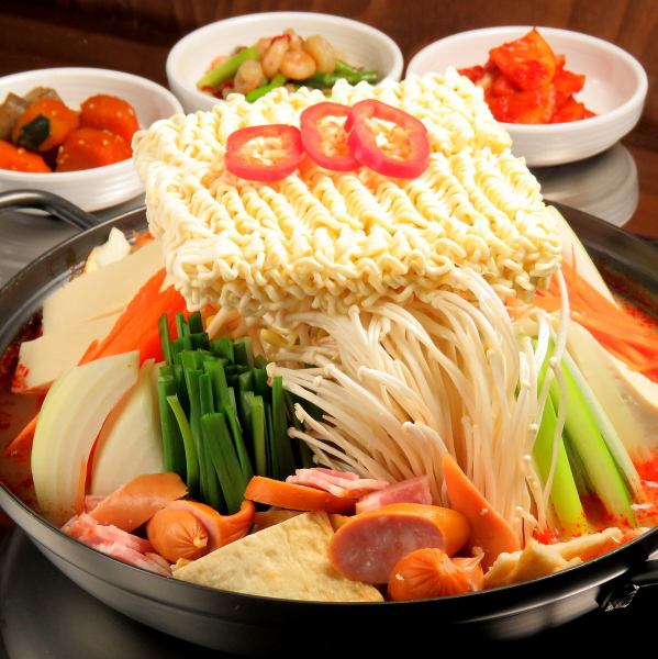 【鍋も美味しい！】本場韓国の若者に大人気！「プデ鍋」